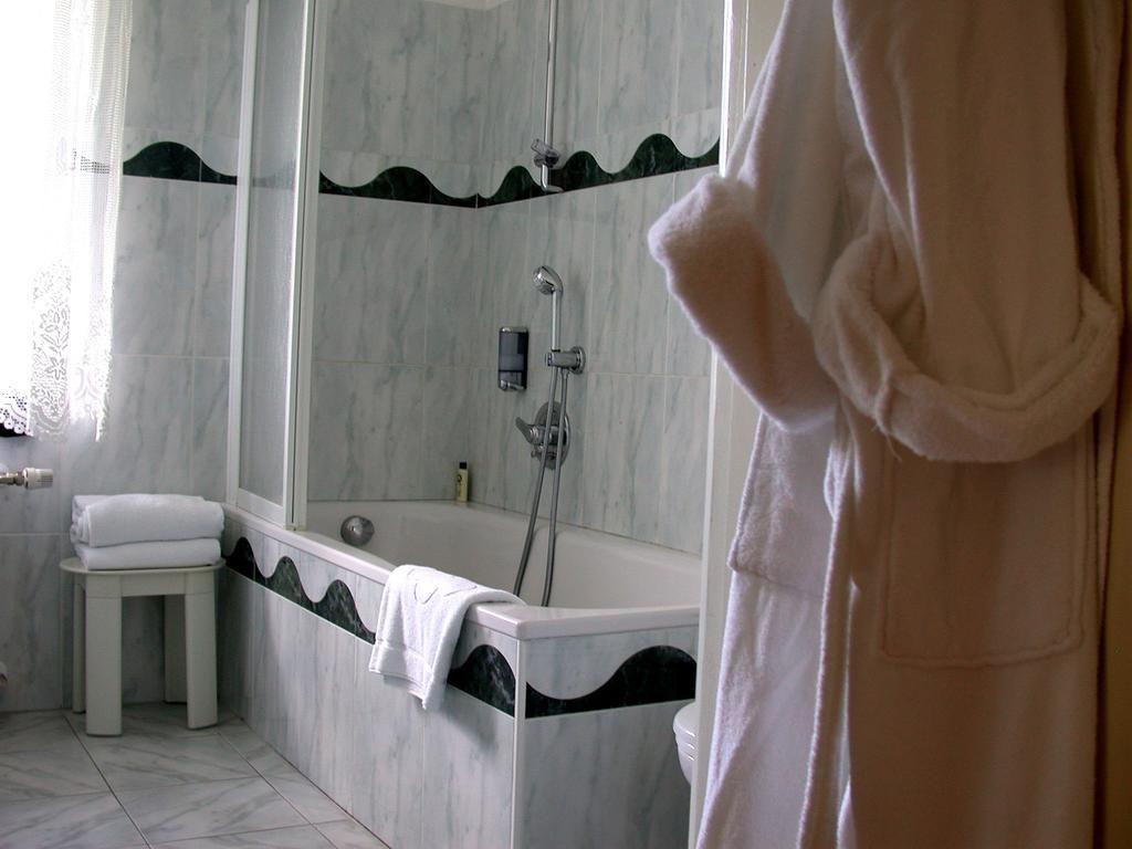 Standard Twin Room,962550130:JPEG